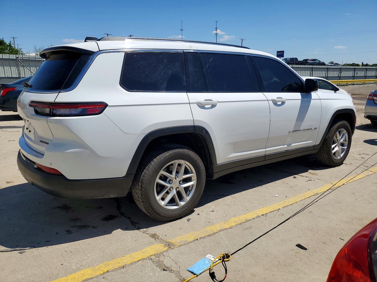 2022 Jeep Grand Cherokee L Laredo - Image 3