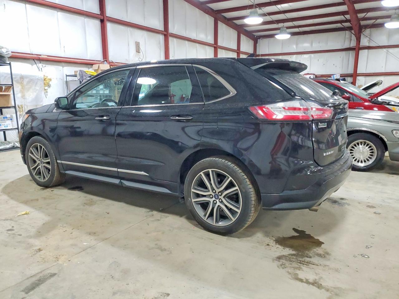 2019 Ford Edge Titanium - Image 2