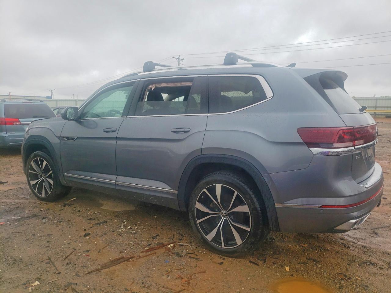 2024 Volkswagen Atlas Sel Premium R-Line - Image 2