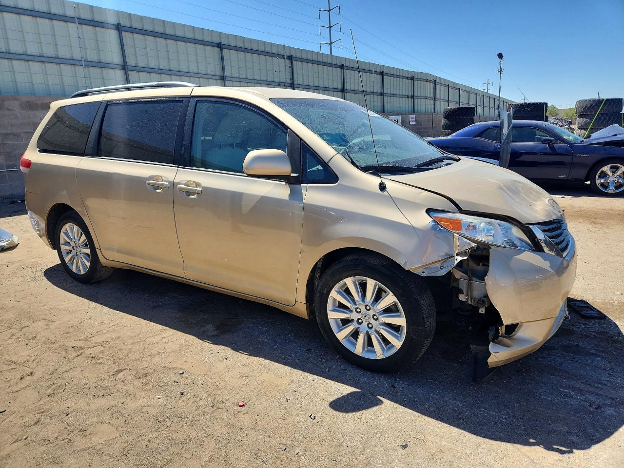 2011 Toyota Sienna Le - Фото 4