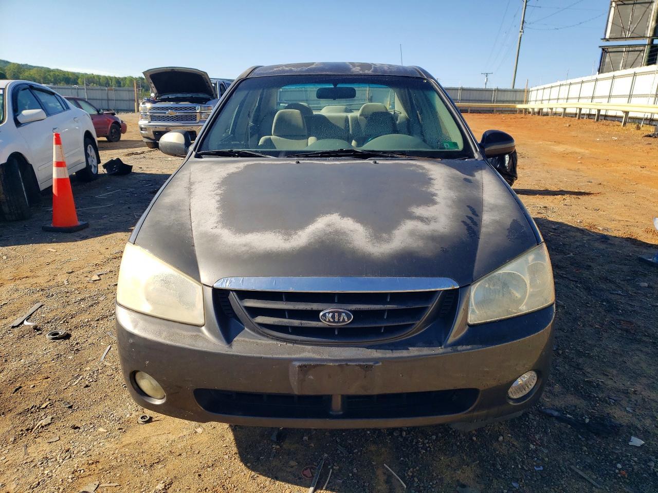 2004 Kia Spectra Lx - Image 5