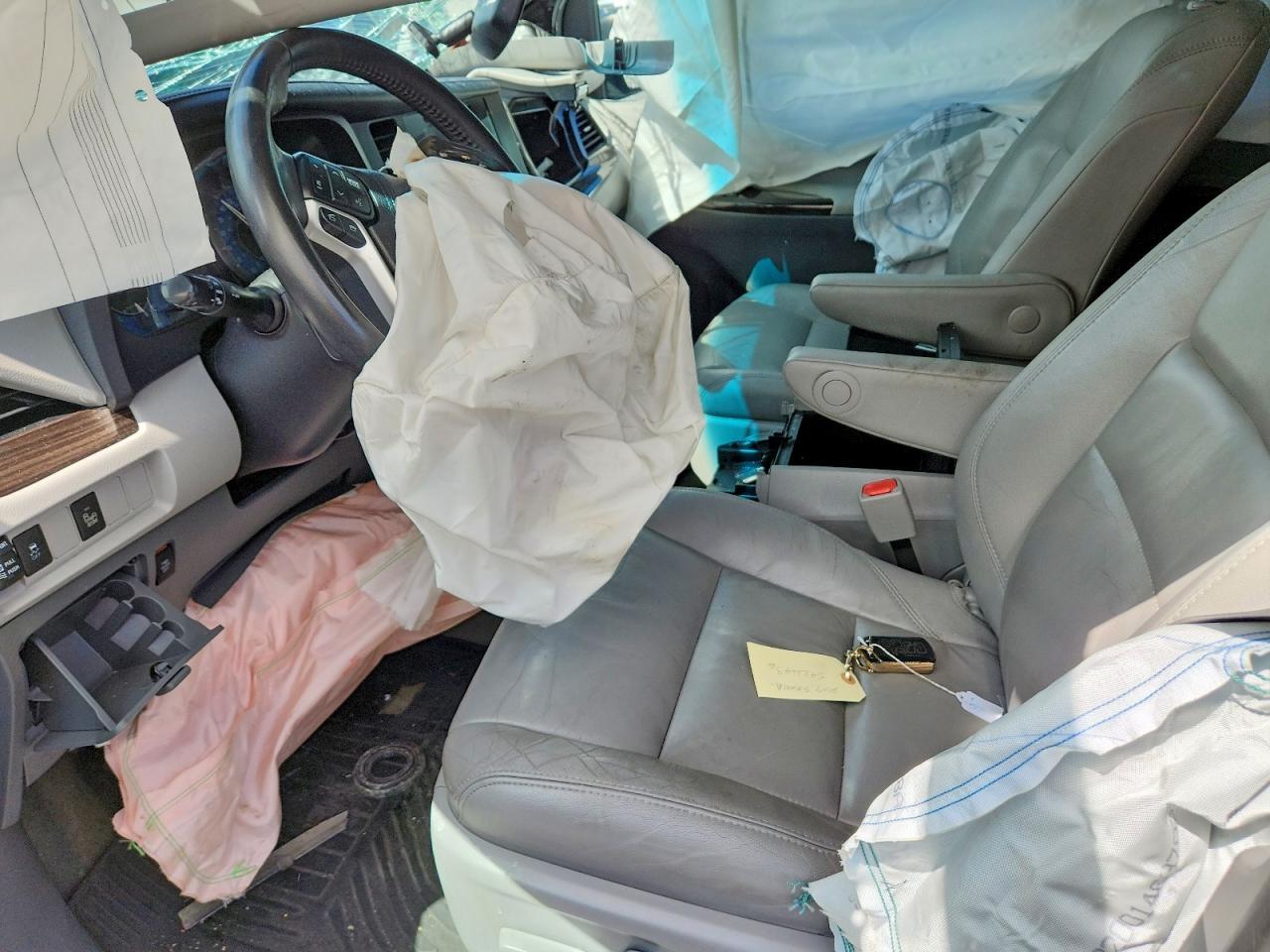 2017 Toyota Sienna Xle 7-Passenger - Image 7