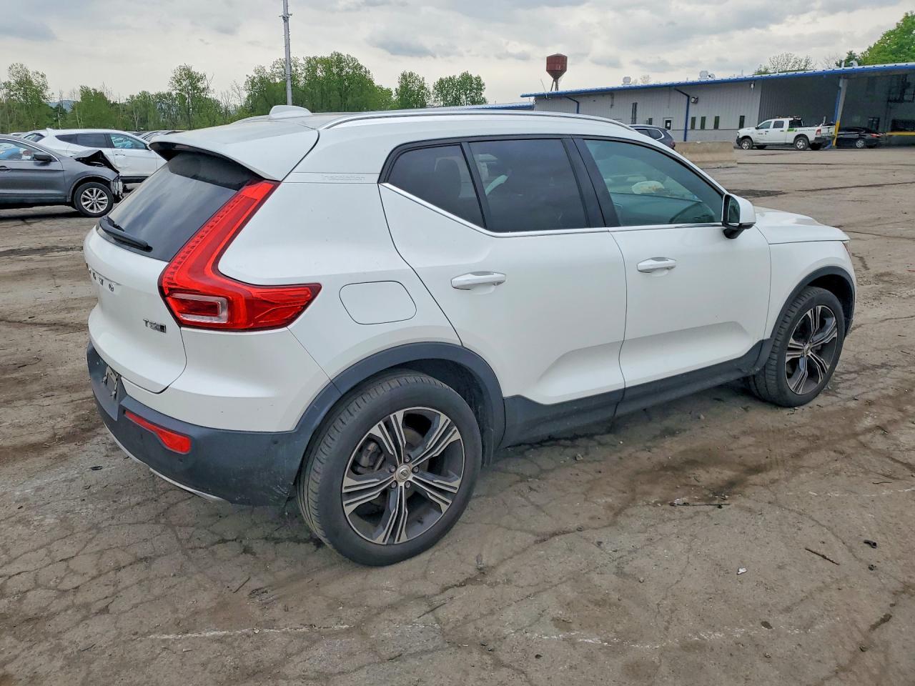 2019 Volvo Xc40 T5 Inscription - Image 3
