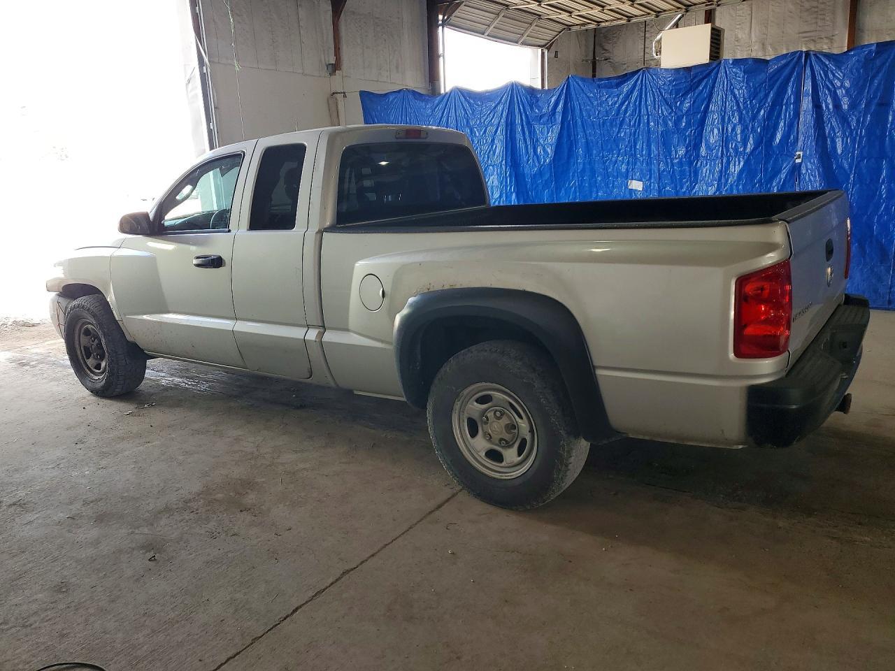 2005 Dodge Dakota - Image 2