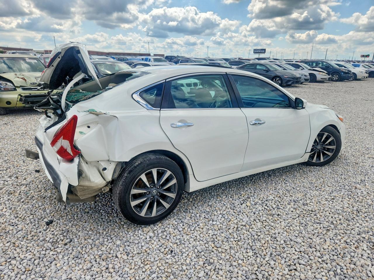 2016 Nissan Altima - Image 3