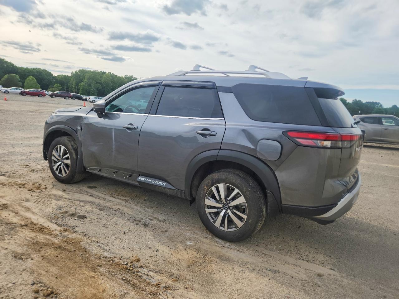 2025 Nissan Pathfinder Sl - Image 2