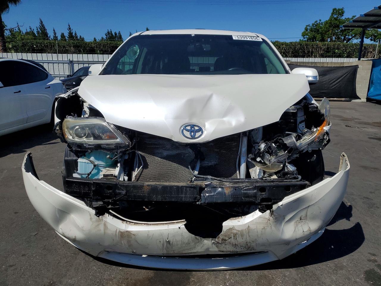 2015 Toyota Sienna Limited Premium 7-Passenger - Фото 5