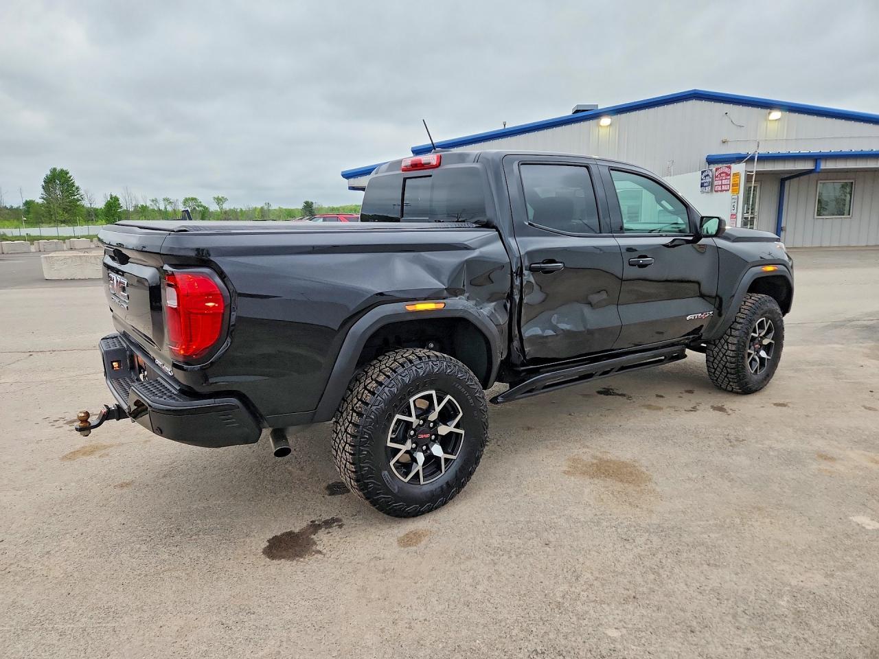 2025 GMC Canyon At4 - Фото 3