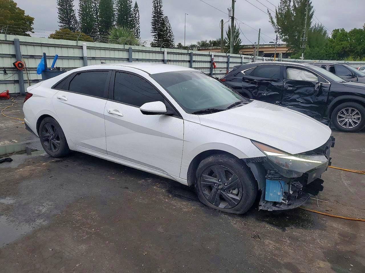 2022 Hyundai Elantra Sel - Image 3