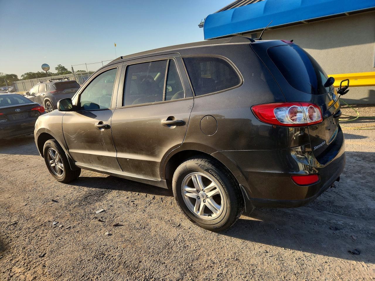 2012 Hyundai Santa Fe Gls - Image 2