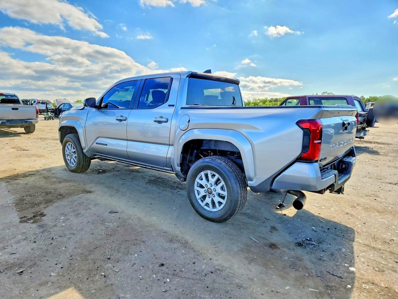2025 Toyota Tacoma Sr5 - Фото 2