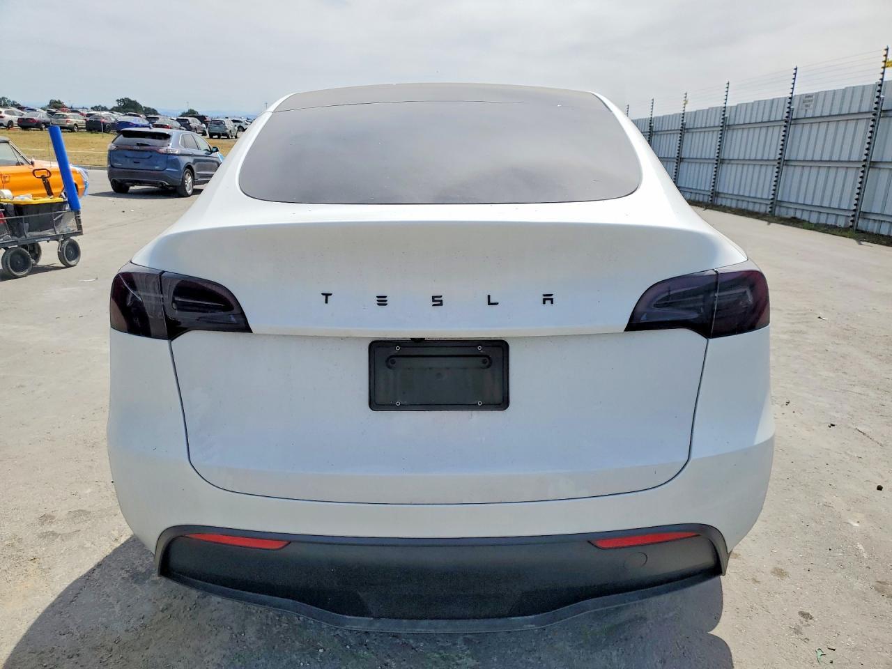 2023 Tesla Model Y - Image 6