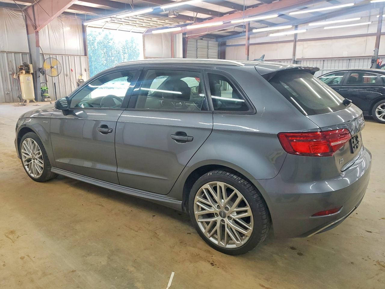2018 Audi A3 E-Tron Premium - Фото 2