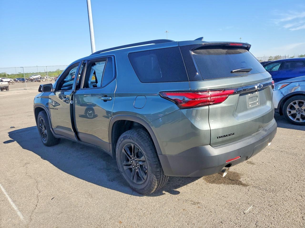 2023 Chevrolet Traverse Lt - Фото 2