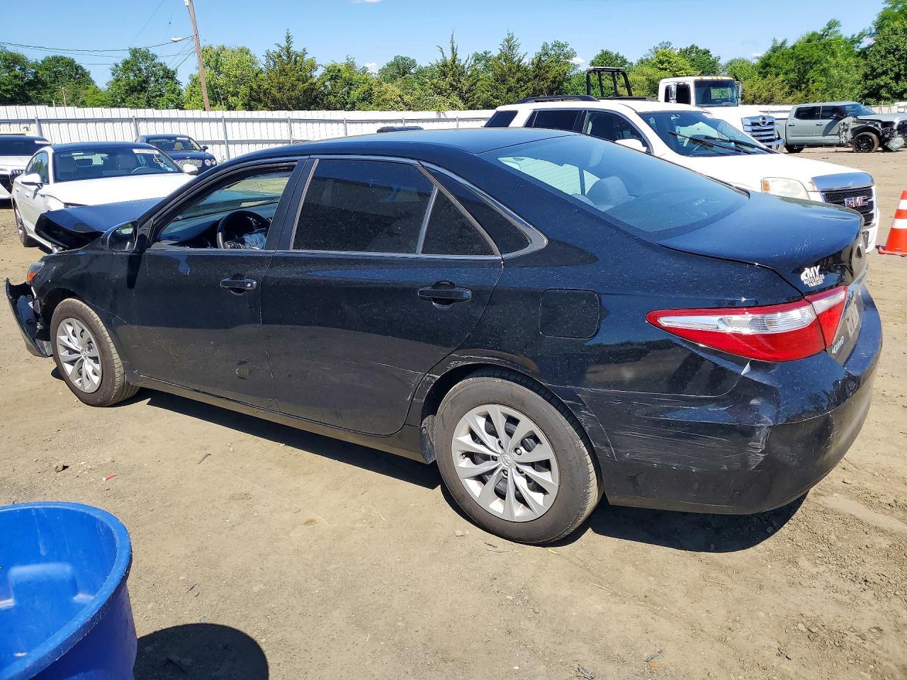 2017 Toyota Camry Le - Фото 2