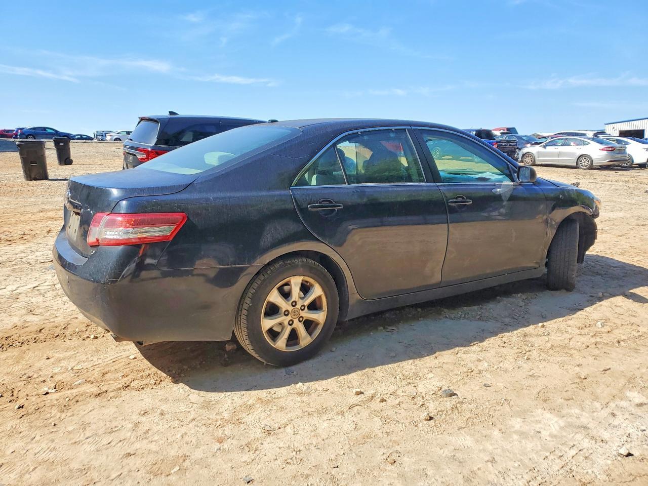 2011 Toyota Camry Le - Image 3