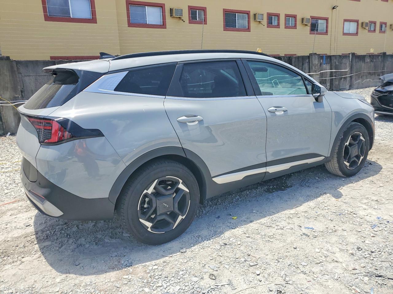 2026 Kia Sportage Ex - Image 3