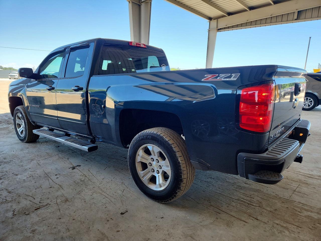 2017 Chevrolet Silverado K1500 Lt - Image 2
