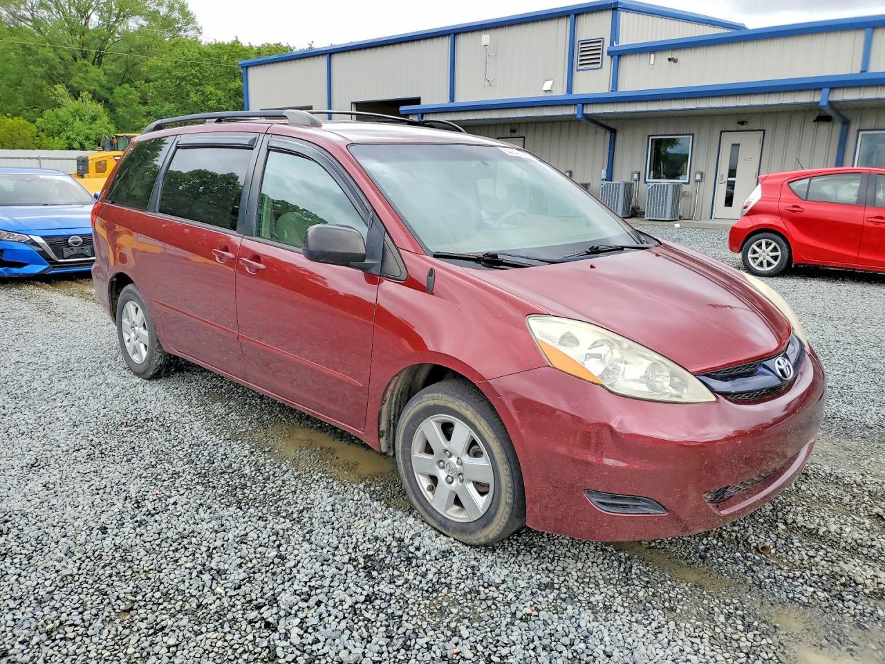 2008 Toyota Sienna Le 8-Passenger - Фото 4