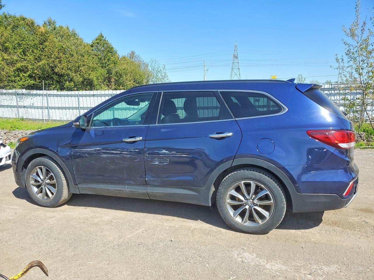 2017 Hyundai Santa Fe Se - Фото 2
