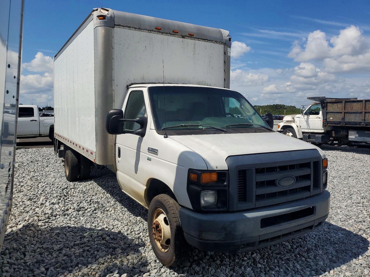 2016 Ford E350 Box Truck - Фото 4