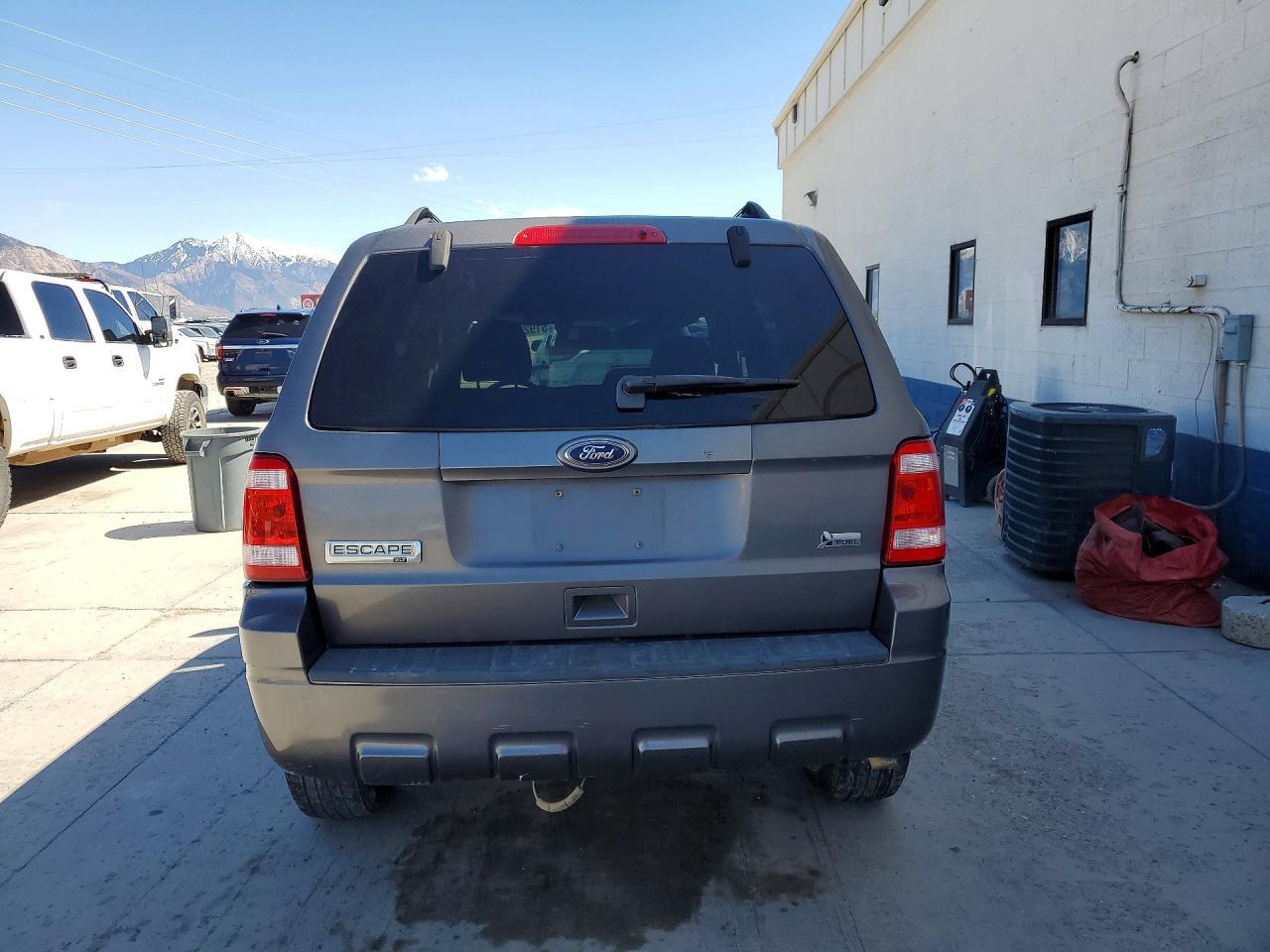 2010 Ford Escape - Image 6