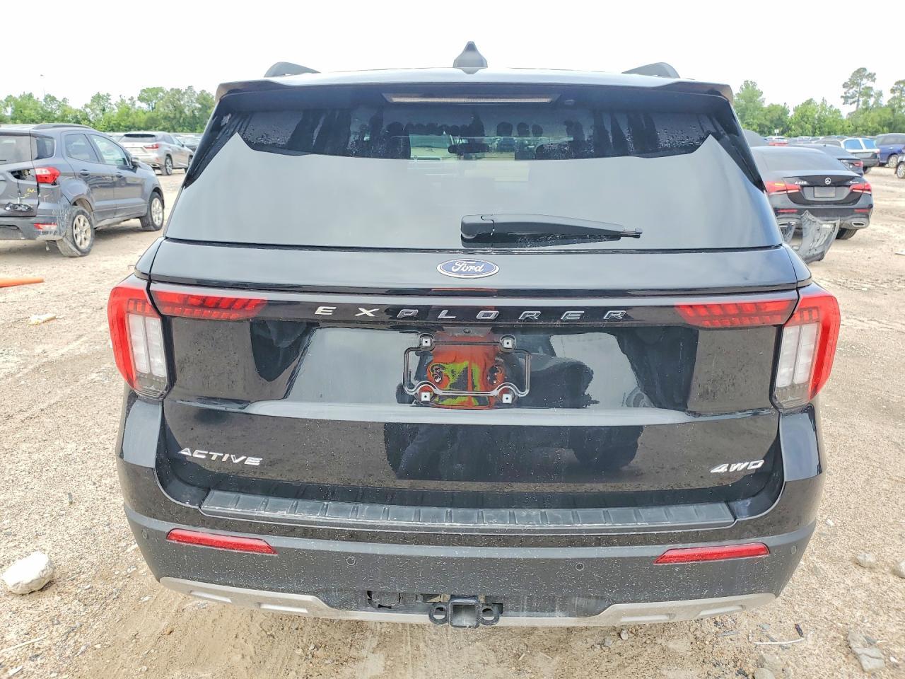 2025 Ford Explorer Active - Image 6