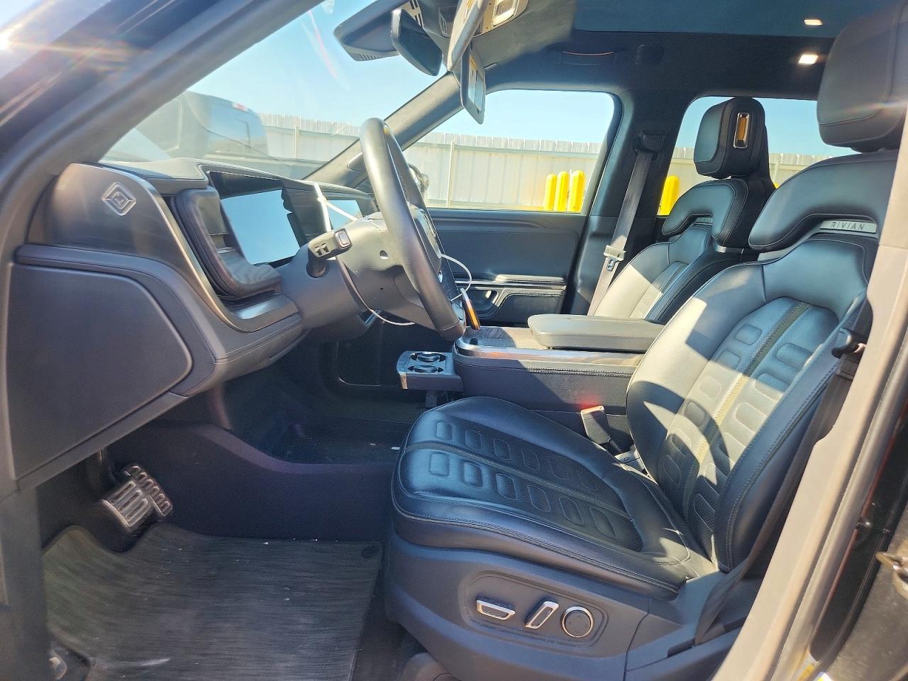 2023 Rivian R1T Adventure - Фото 7