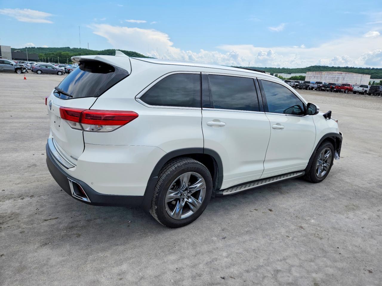 2017 Toyota Highlander Limited Platinum - Фото 3