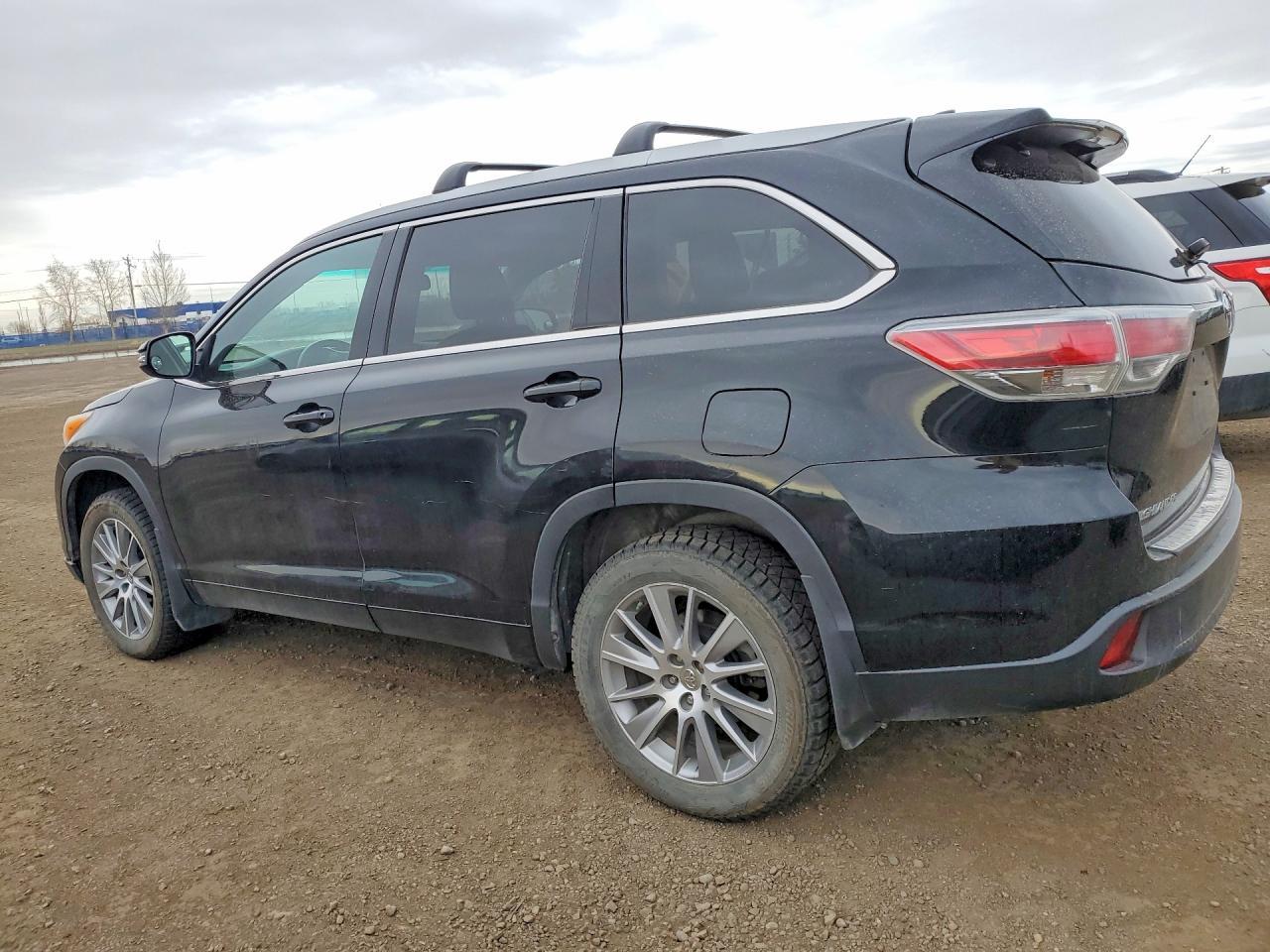 2014 Toyota Highlander Xle - Image 2