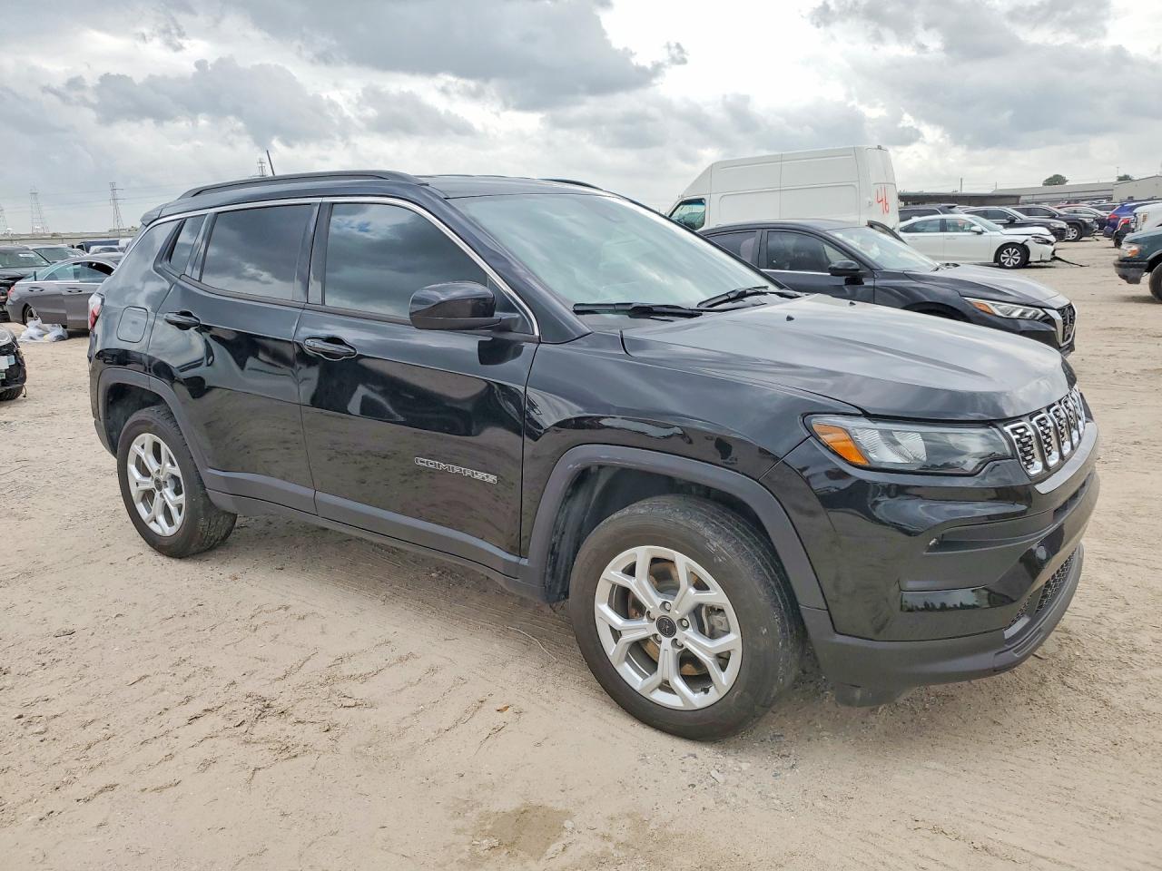 2025 Jeep Compass Latitude - Image 4