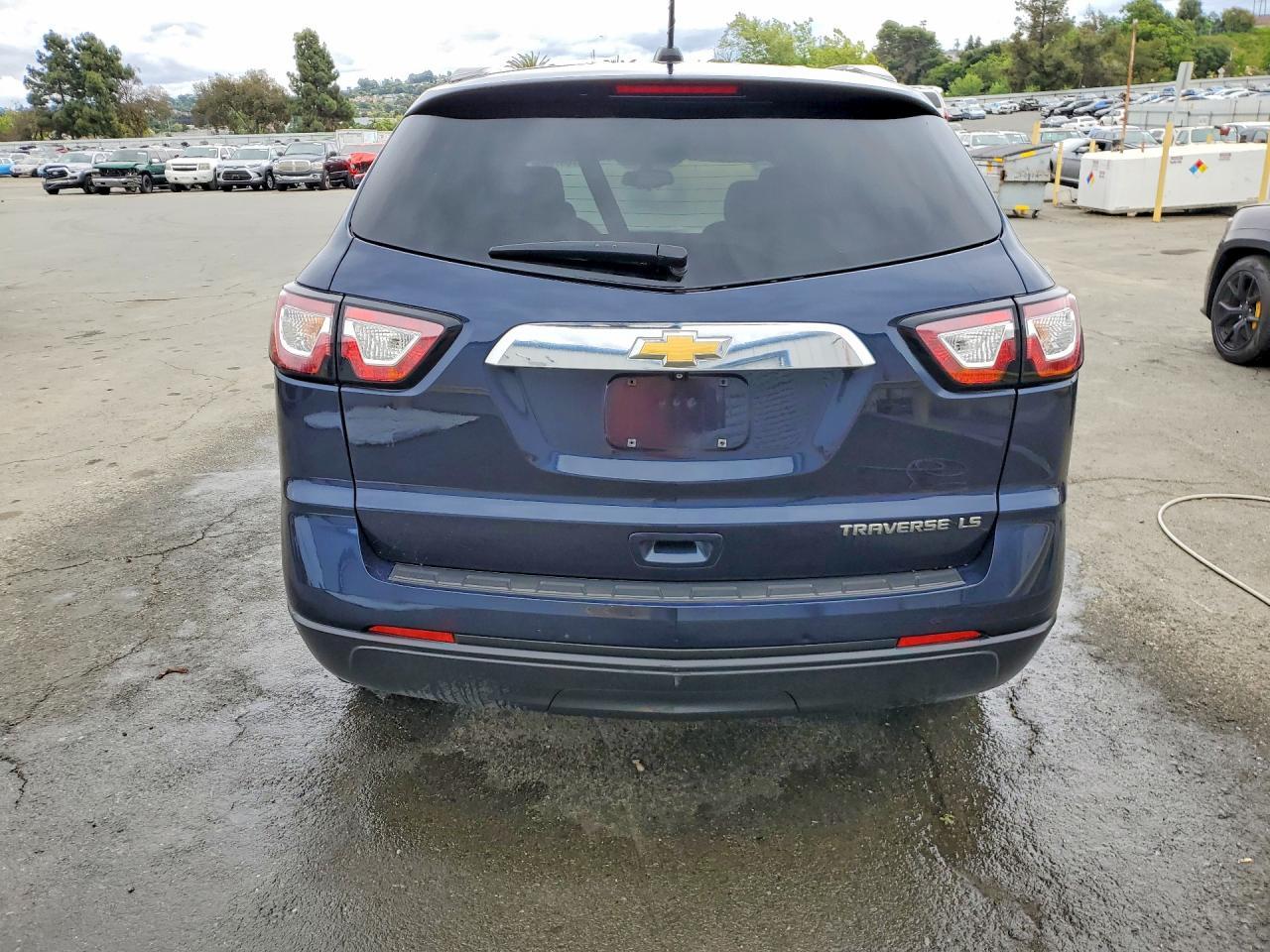 2016 Chevrolet Traverse Ls - Фото 6