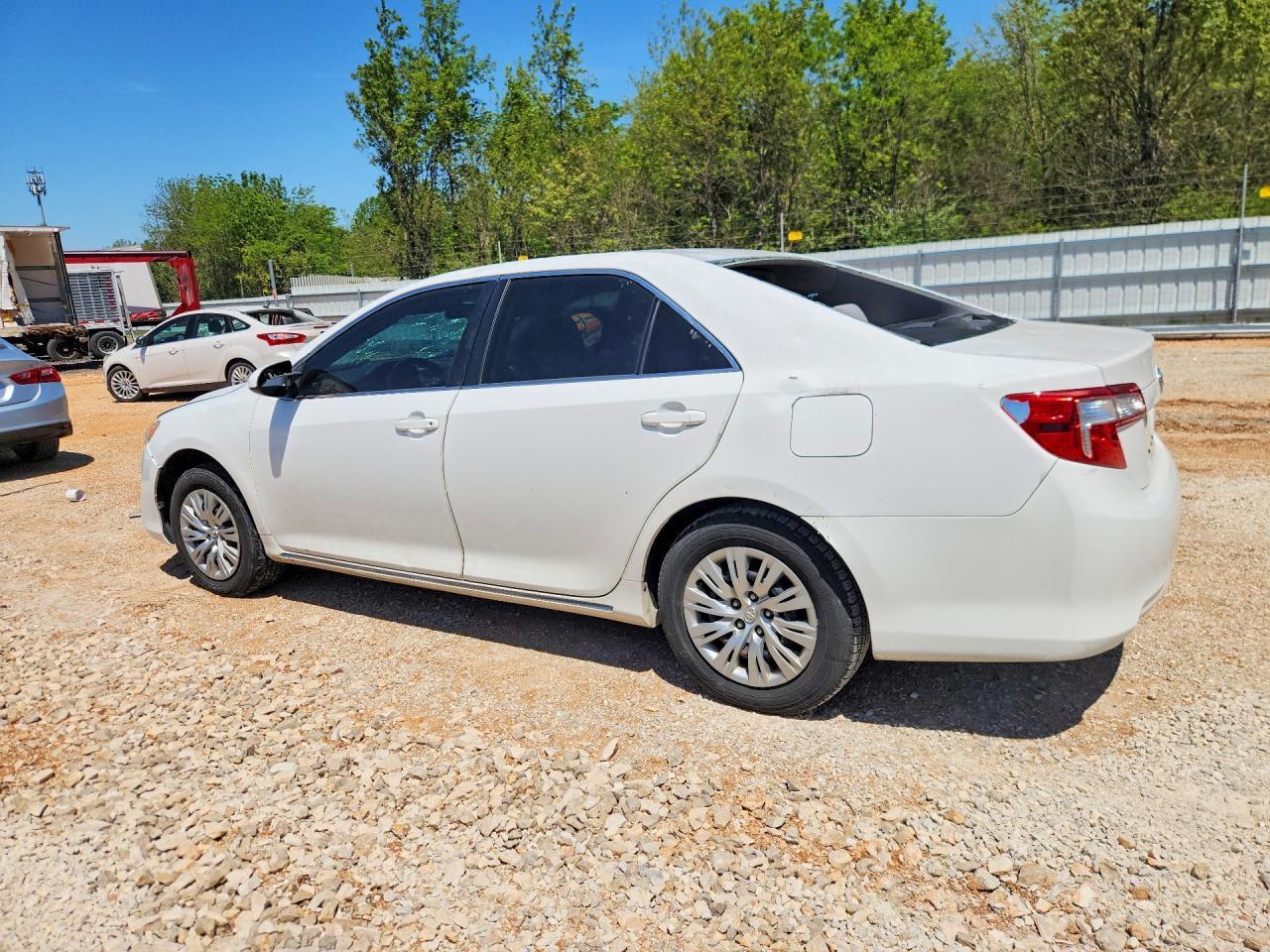2012 Toyota Camry Le - Фото 2