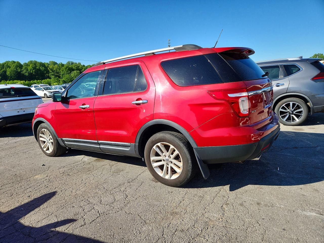2011 Ford Explorer Xlt - Image 2