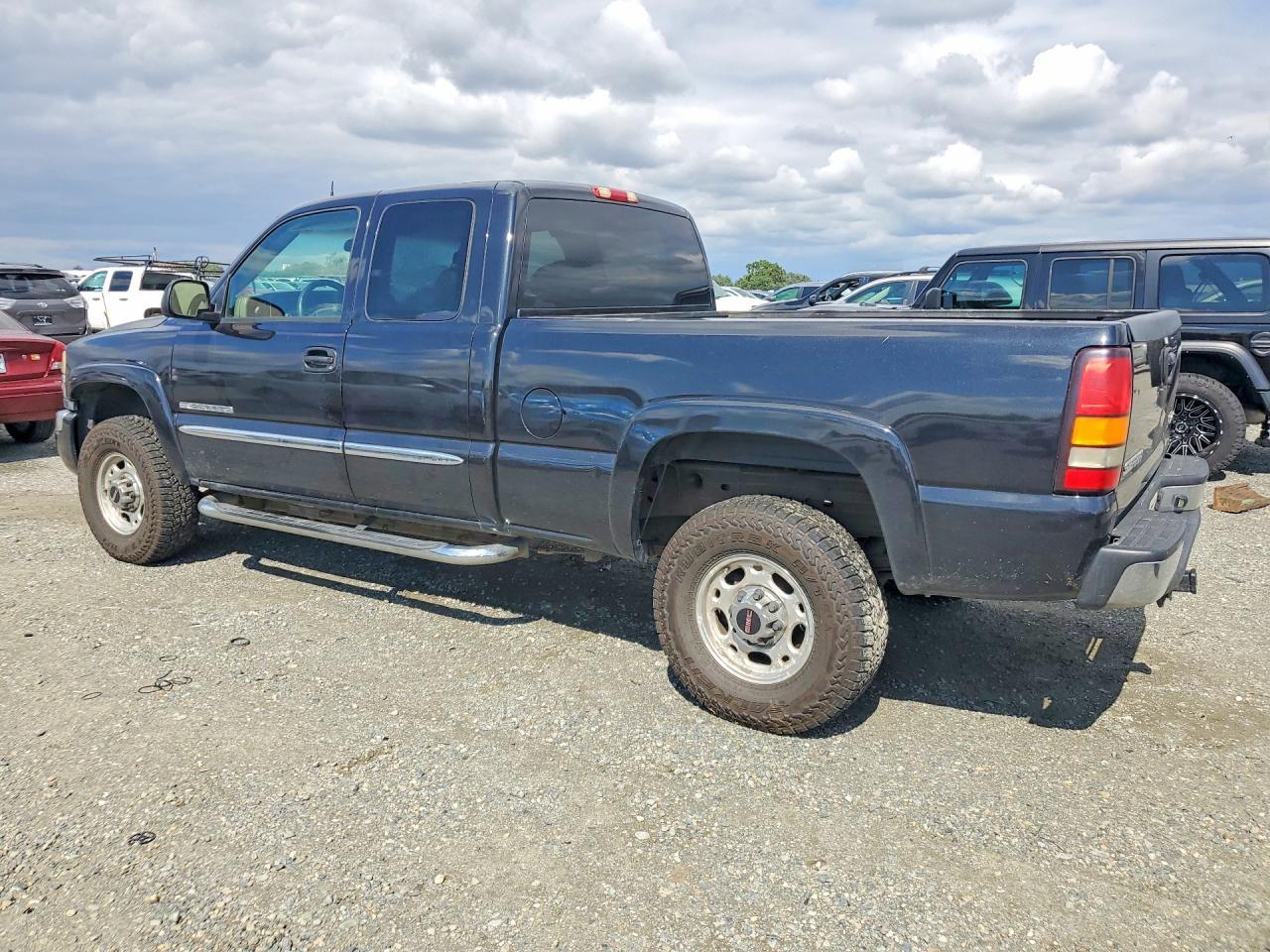2004 GMC Sierra 2500 - Фото 2