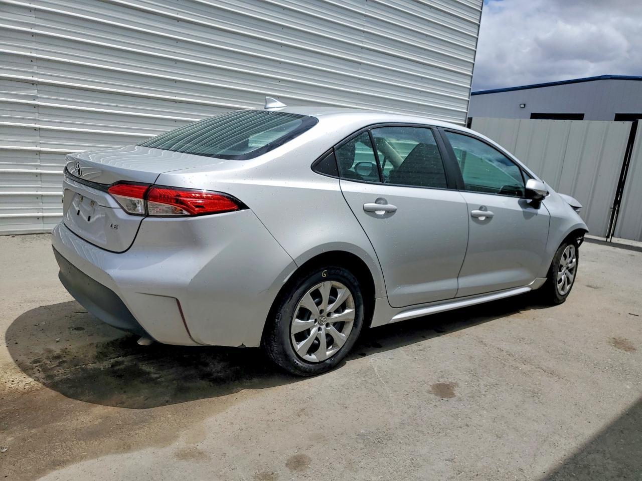 2023 Toyota Corolla Le - Image 3