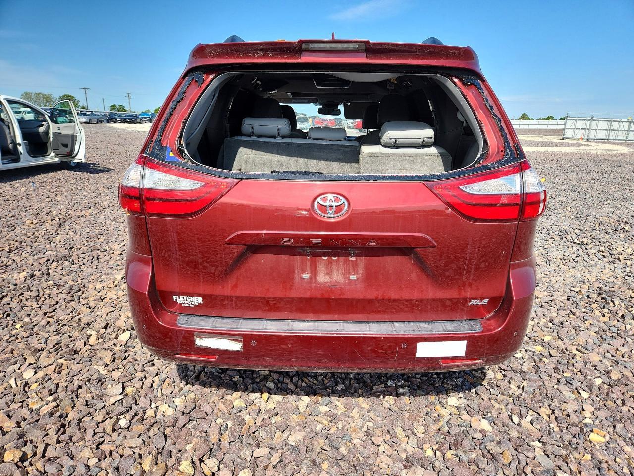 2018 Toyota Sienna Xle 8-Passenger - Фото 6