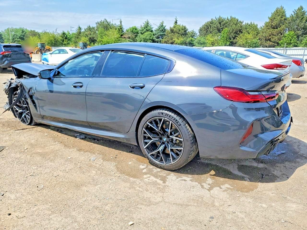 2022 BMW M8 - Фото 2