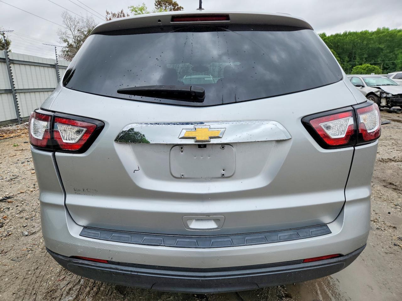 2017 Chevrolet Traverse Ls - Фото 6