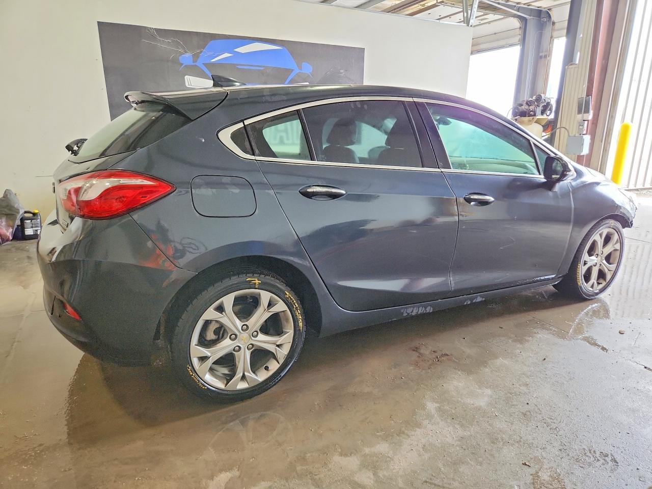 2018 Chevrolet Cruze Premier - Image 3