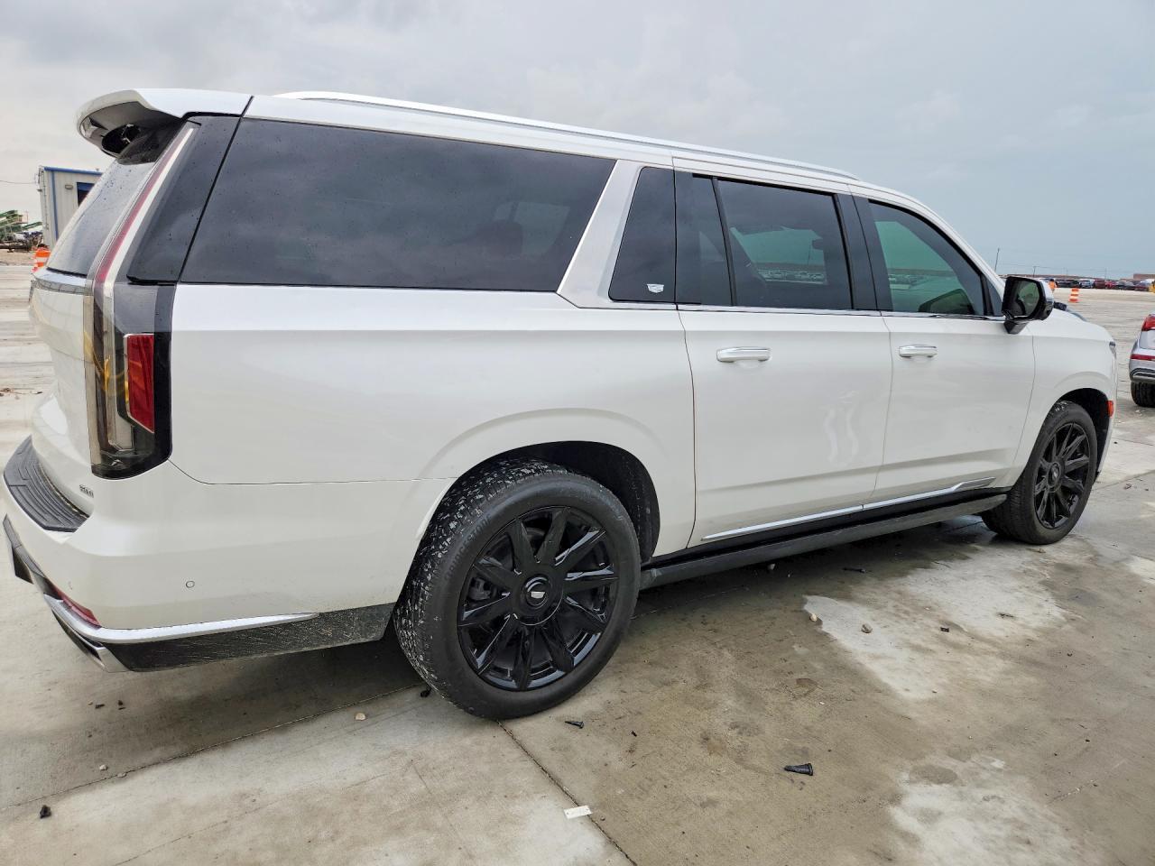 2021 Cadillac Escalade Esv Premium Luxury Platinum - Image 3