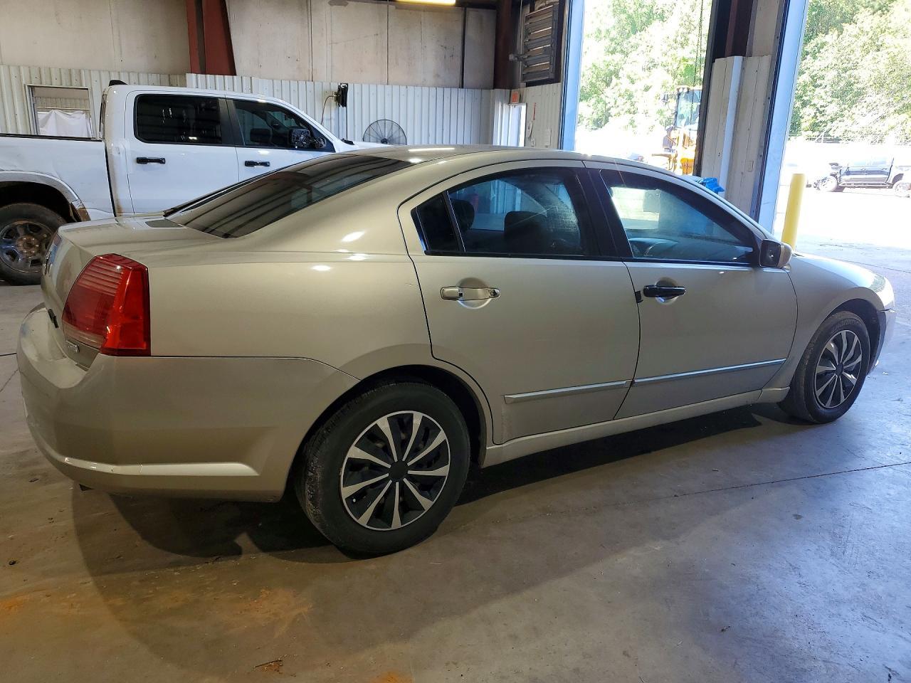 2004 Mitsubishi Galant Es Medium - Image 3