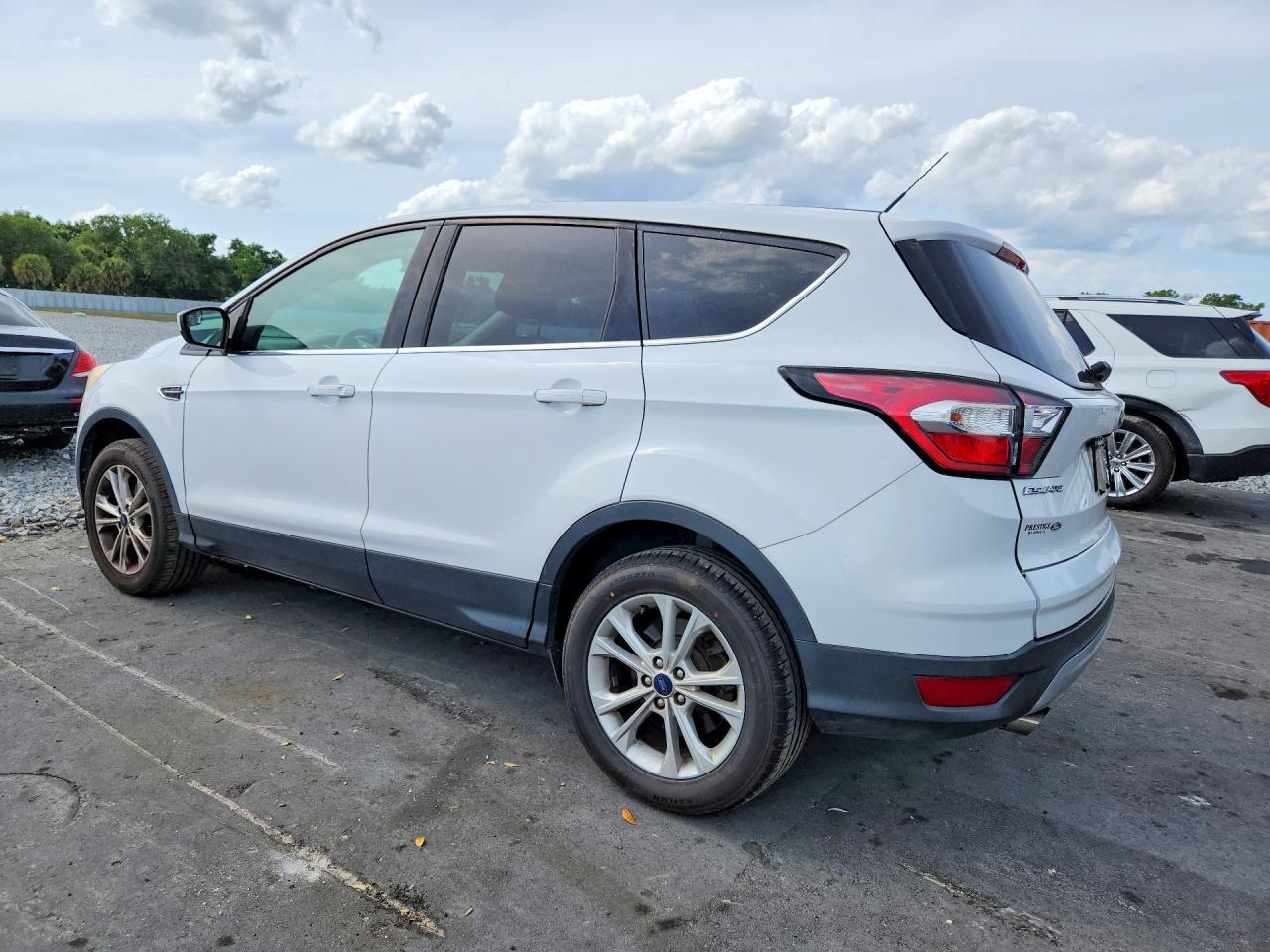 2017 Ford Escape Se - Фото 2