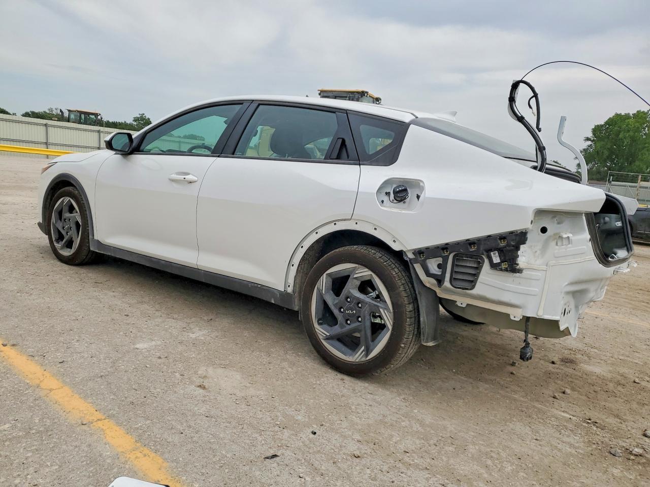 2025 Kia K4 Ex - Image 2