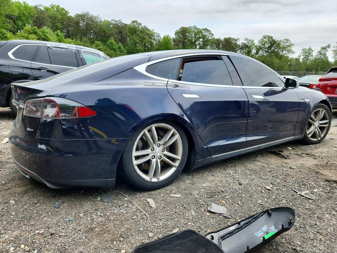 2015 Tesla Model S 85D - Image 3