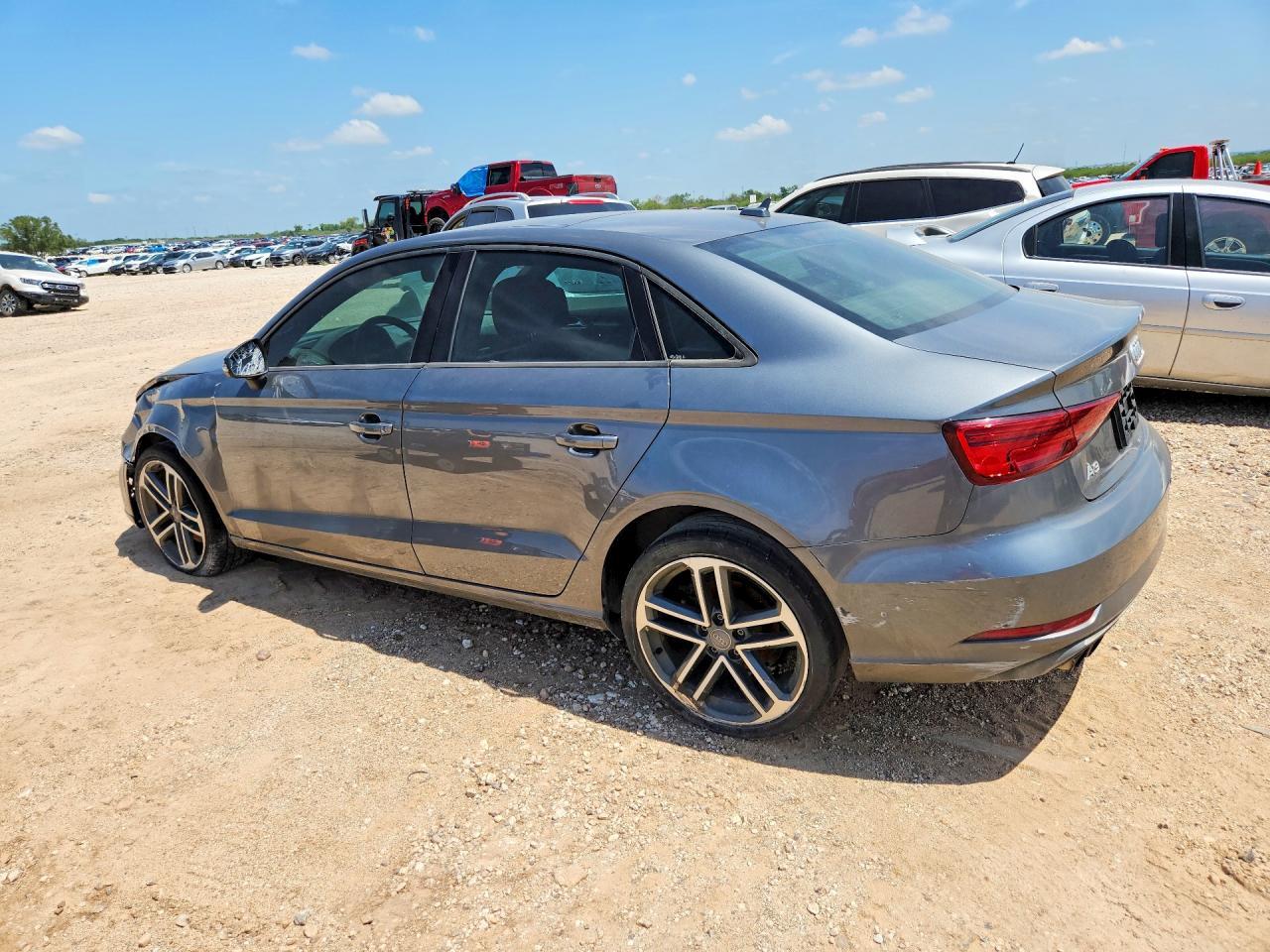 2018 Audi A3 Premium - Фото 2