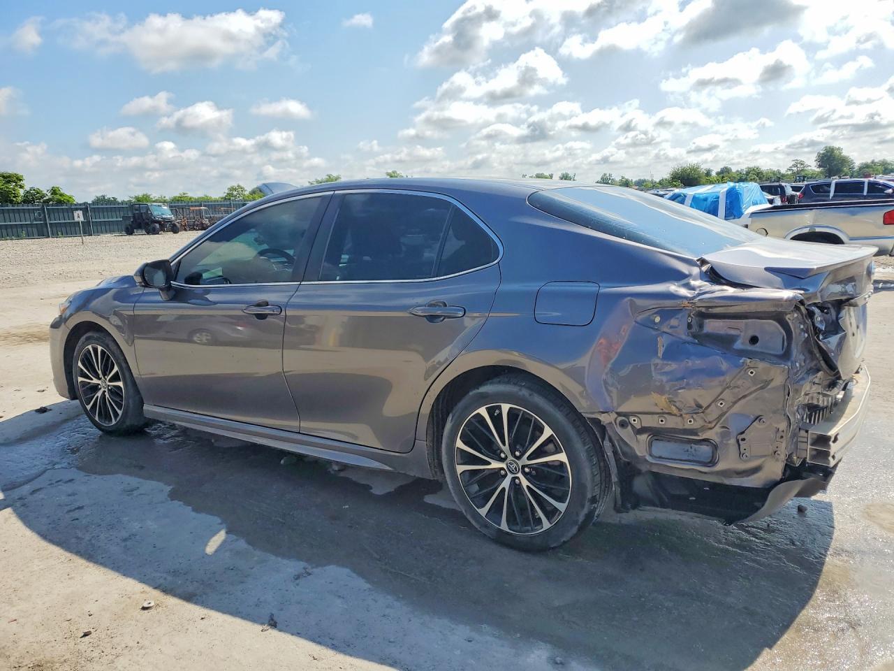 2018 Toyota Camry Se - Фото 2