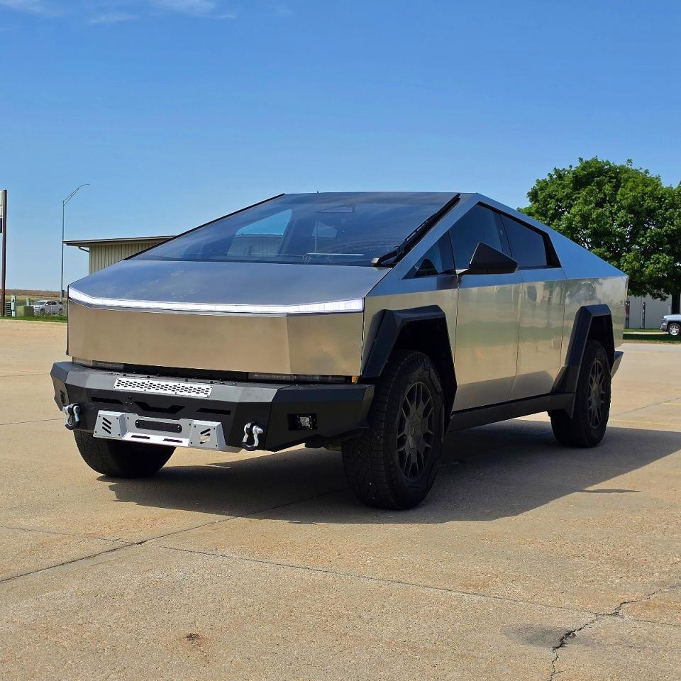 2024 Tesla Cybertruck - Фото 2
