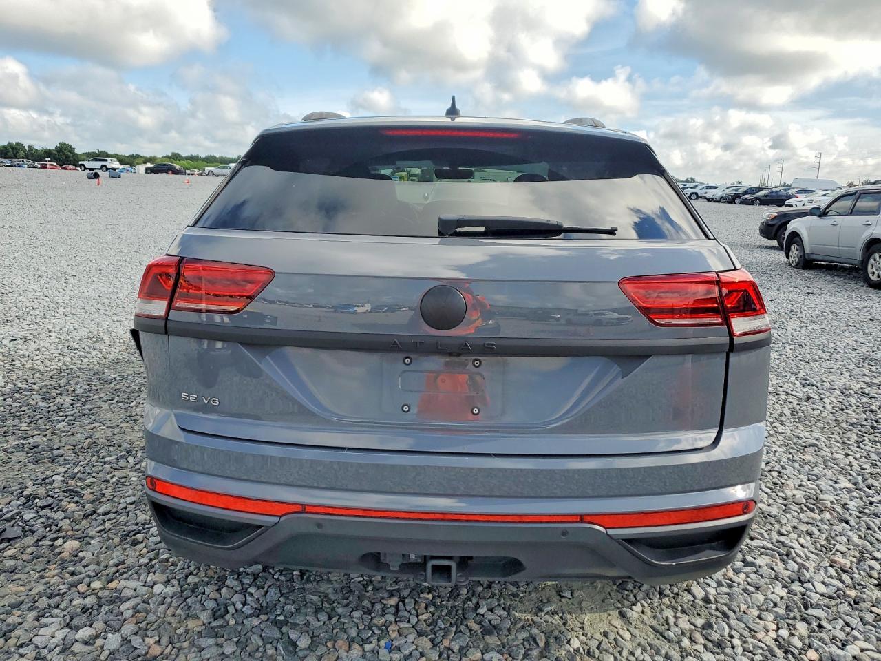 2022 Volkswagen Atlas Cross Sport Se - Image 6