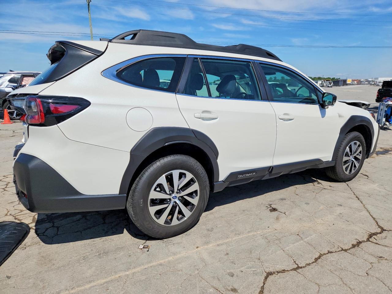 2025 Subaru Outback - Image 3